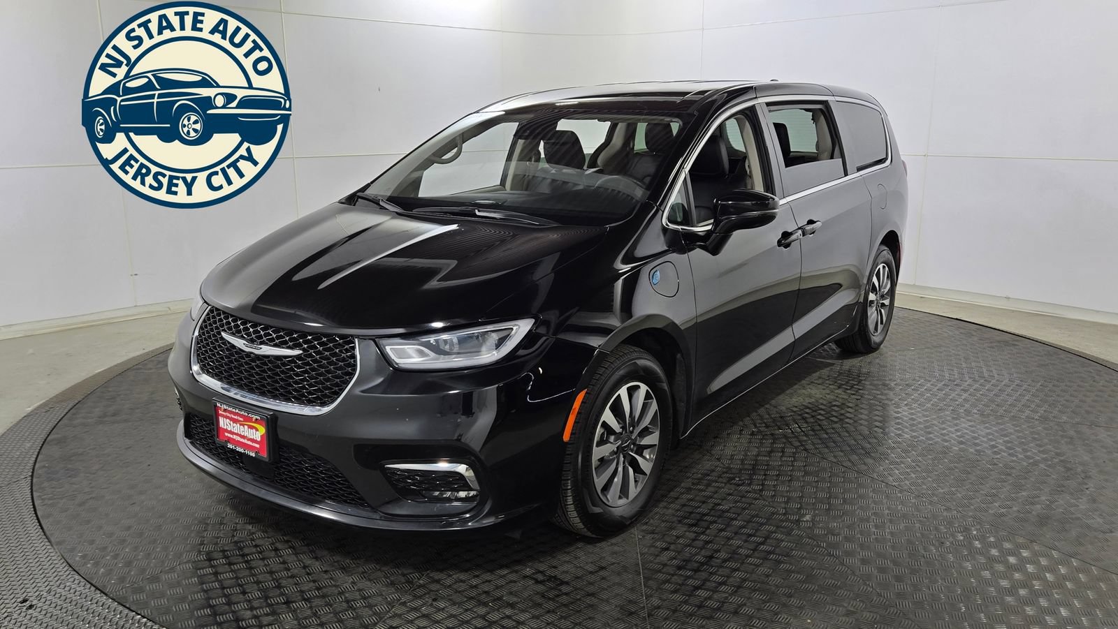 Used 2024 Chrysler Pacifica Limited FWD image 10