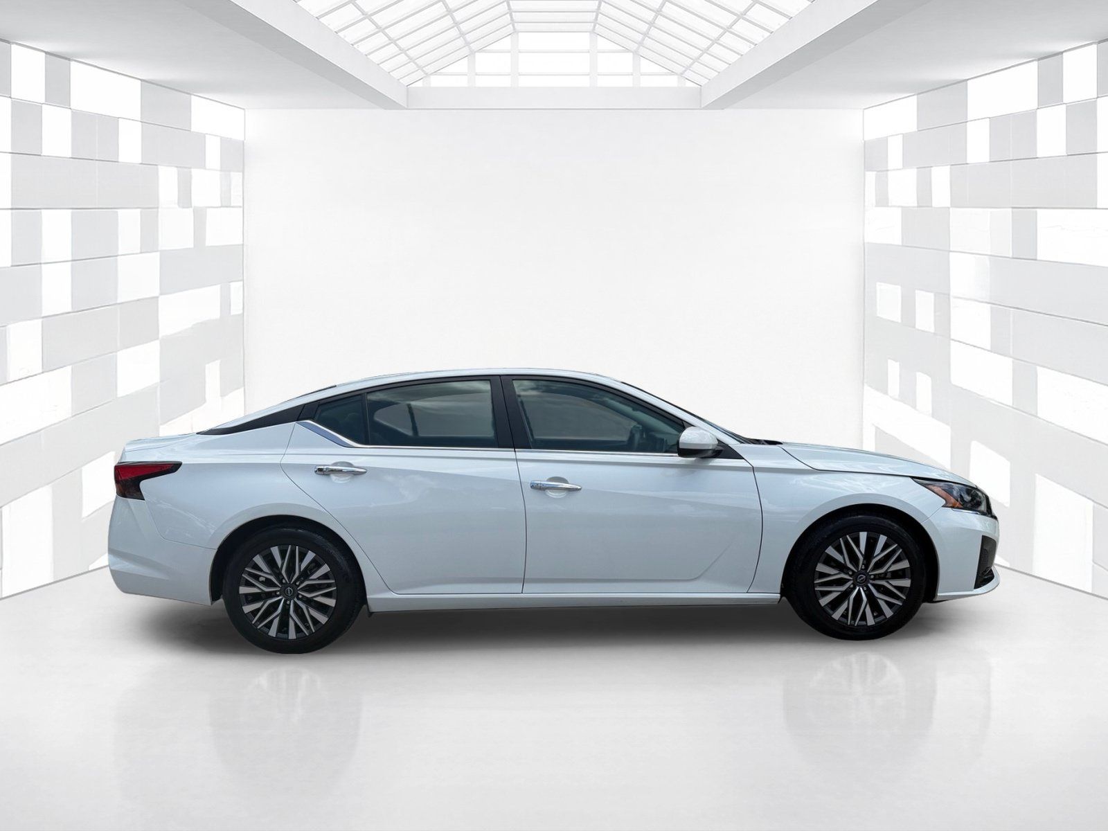 Certified 2023 Nissan Altima 2.5 SV FWD image 8