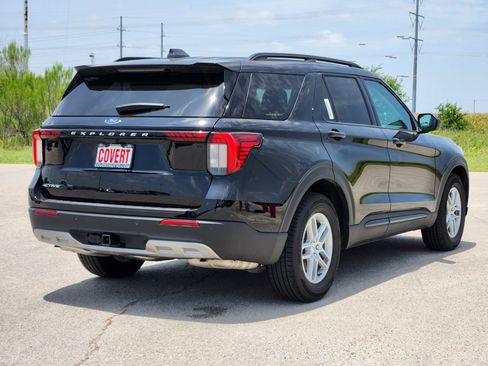 New 2026 Ford Explorer Active w/ Active Comfort Package RWD image 4