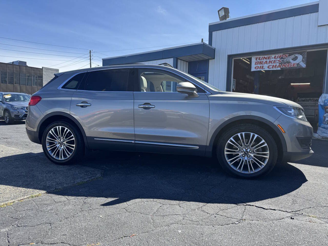 Used 2016 Lincoln MKX Reserve w/ Climate Package AWD/4WD image 7