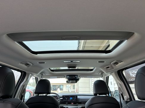 New 2027 Kia Carnival SX w/ Dark Edition Package FWD image 16