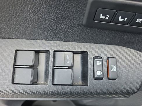 Used 2013 Toyota RAV4 Limited AWD/4WD image 13