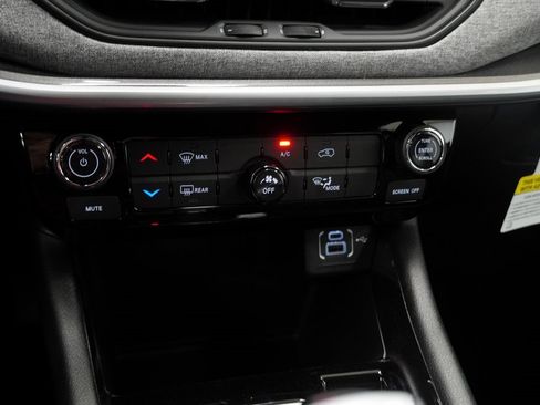 New 2026 Jeep Compass Latitude image 23