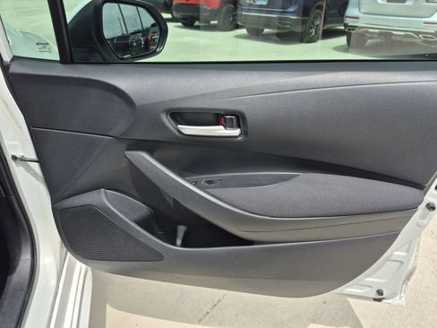 Used 2020 Toyota Corolla LE FWD image 15