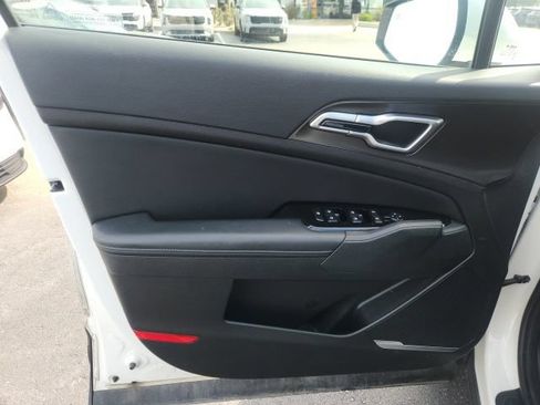 Used 2025 Kia Sportage EX AWD/4WD image 13
