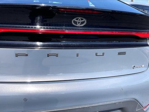 Used 2024 Toyota Prius LE FWD image 8