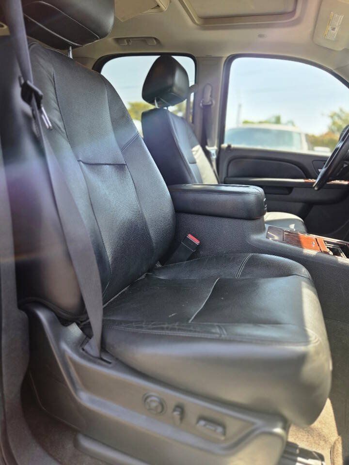 Used 2011 Chevrolet Tahoe LTZ RWD image 26