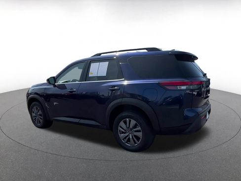Used 2025 Nissan Pathfinder SV AWD/4WD image 8