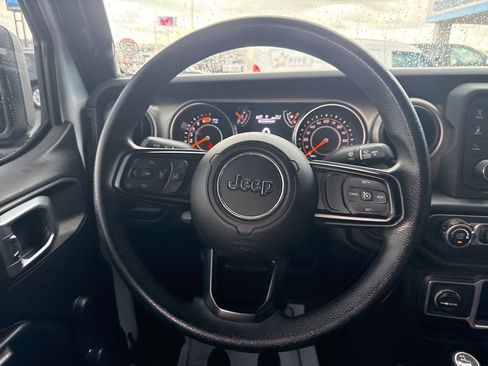 Used 2018 Jeep Wrangler Unlimited Sport AWD/4WD image 16