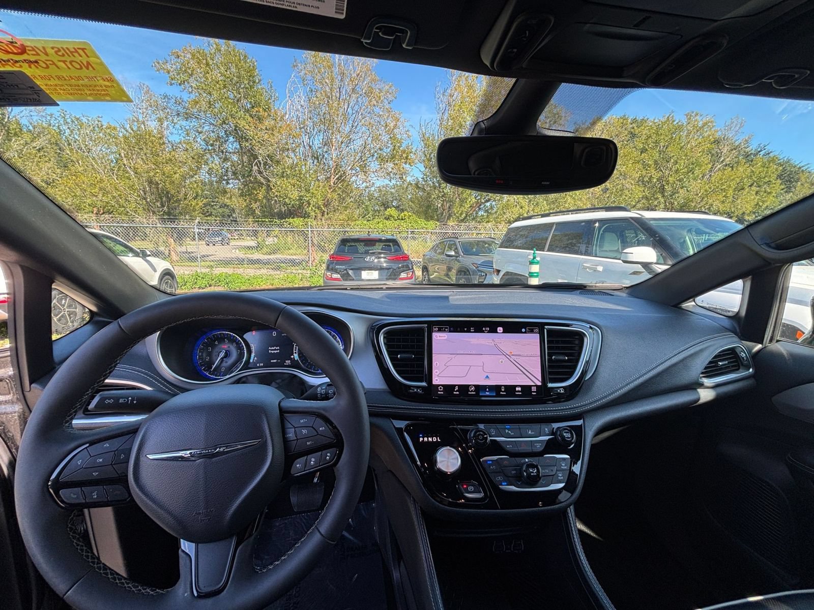 Used 2025 Chrysler Pacifica Limited FWD image 37