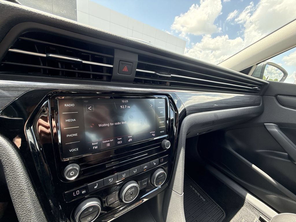 Used 2020 Volkswagen Passat 2.0T R-Line FWD image 19