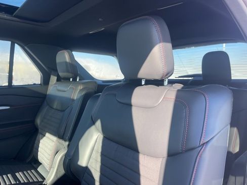 Used 2025 Ford Explorer ST-Line image 36