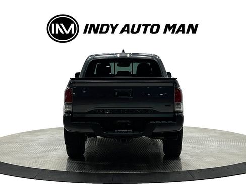 Used 2020 Toyota Tacoma TRD Sport w/ TRD Premium Sport Package AWD/4WD image 5