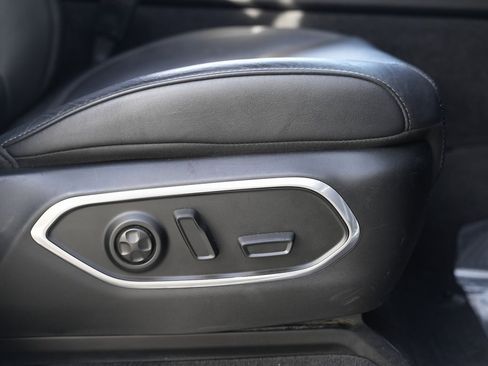 Used 2023 Jeep Wagoneer L Series II image 36