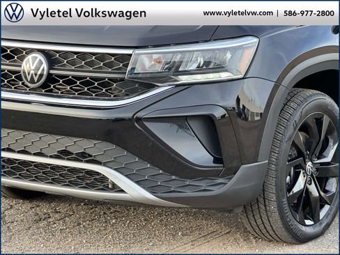 Certified 2023 Volkswagen Taos SE w/ Black Wheel Package image 6