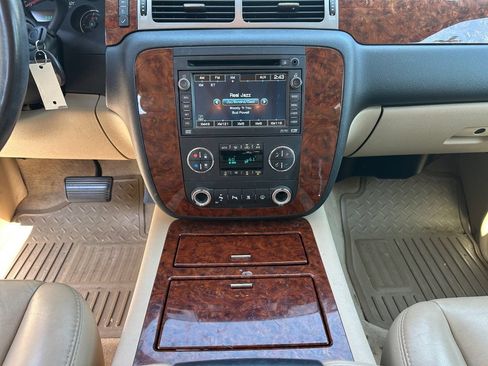 Used 2007 Chevrolet Tahoe LTZ w/ LTZ Preferred Equipment Group RWD image 19