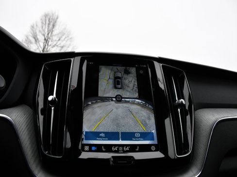 Used 2025 Volvo XC60 B5 Plus image 14