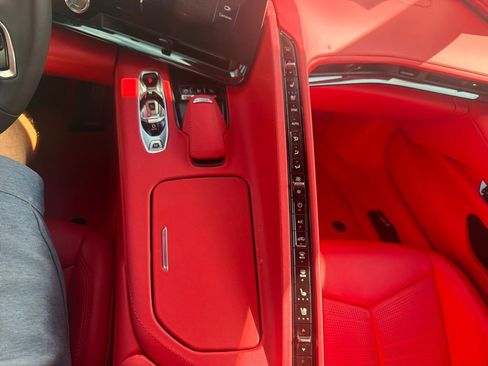 Used 2024 Chevrolet Corvette Stingray Premium Conv w/ Z51 Performance Package RWD image 32