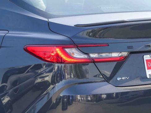 Used 2025 Toyota Camry SE image 7