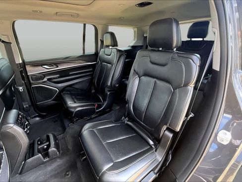 Used 2022 Jeep Grand Cherokee L Limited w/ Black Appearance Package AWD/4WD image 21