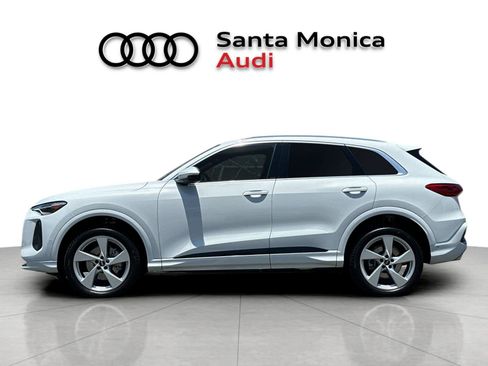 Used 2025 Audi Q5 Premium Plus w/ Premium Plus AWD/4WD image 5