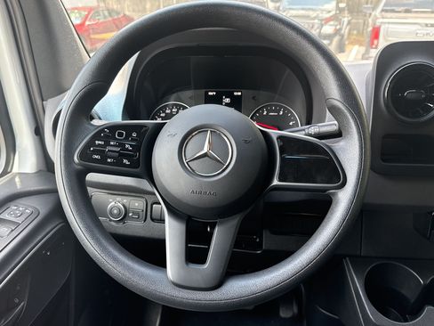 Used 2024 Mercedes-Benz Sprinter 2500 image 18