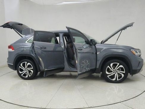 Used 2020 Volkswagen Atlas Cross Sport SEL Premium image 73