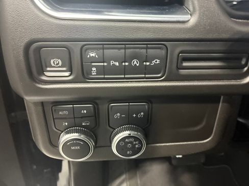 Used 2021 GMC Yukon SLT w/ SLT Premium Package AWD/4WD image 19