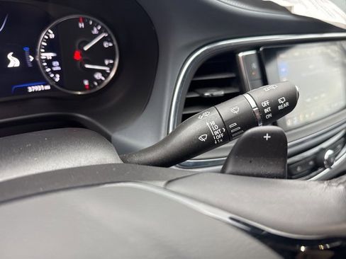 Used 2024 Buick Enclave Premium image 20