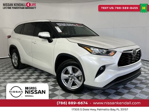 Used 2020 Toyota Highlander LE FWD image 1