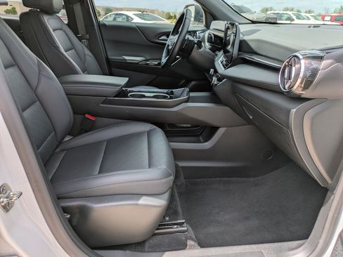 Used 2025 Chevrolet Equinox LT w/ Convenience Package II image 24