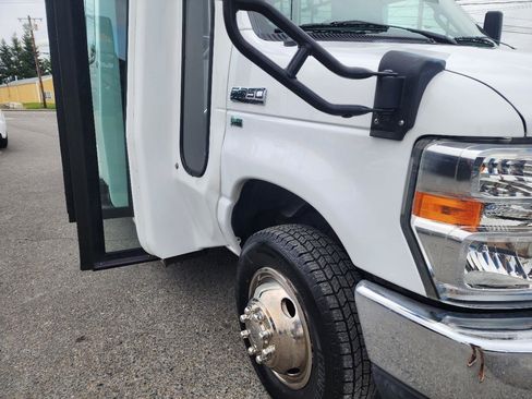 Used 2015 Ford E-350 and Econoline 350 Super Duty RWD image 28