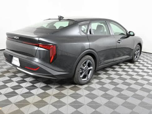 New 2026 Kia K4 LXS FWD image 7