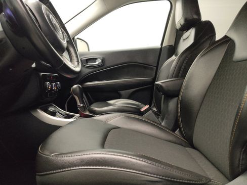 Used 2018 Jeep Compass Latitude AWD/4WD image 17