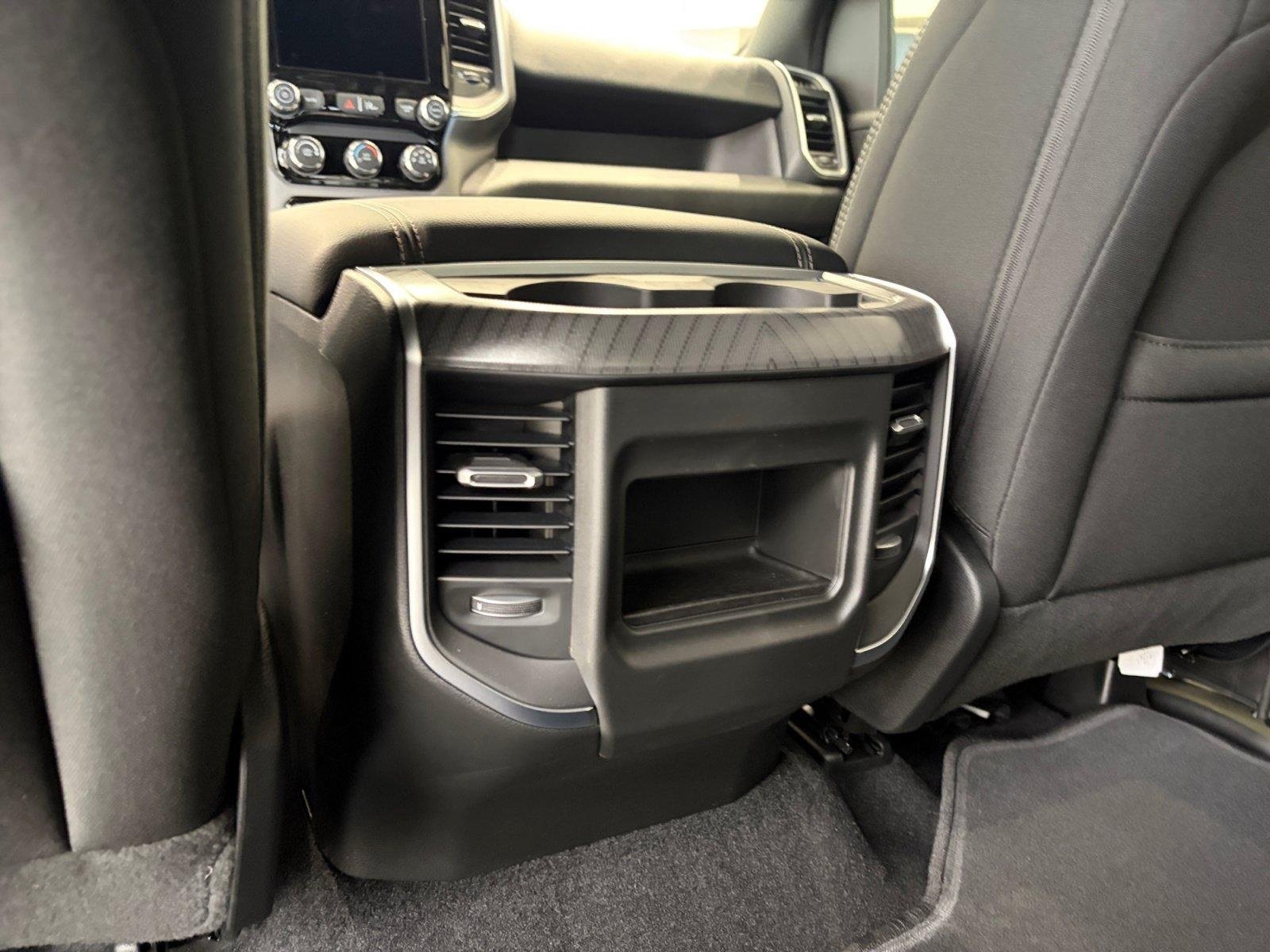 New 2026 RAM 1500 Express AWD/4WD image 32