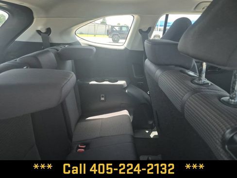 Used 2024 Toyota Highlander LE FWD image 26