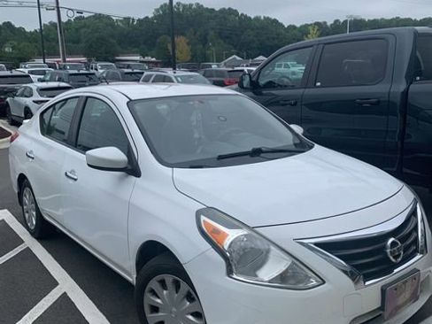 Used 2015 Nissan Versa SV FWD image 10