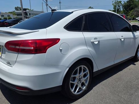 Used 2015 Ford Focus SE w/ Equipment Group 201A FWD image 5
