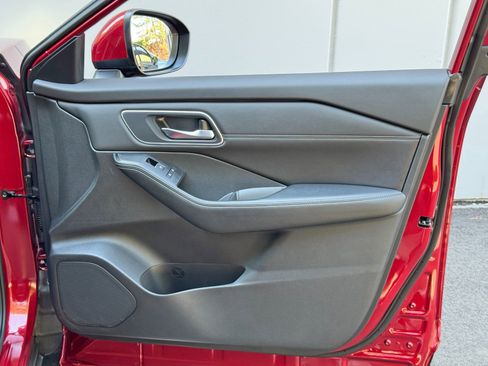 Used 2024 Nissan Rogue Platinum FWD image 40