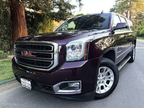 Used 2017 GMC Yukon XL SLT w/ Open Road Package AWD/4WD image 2
