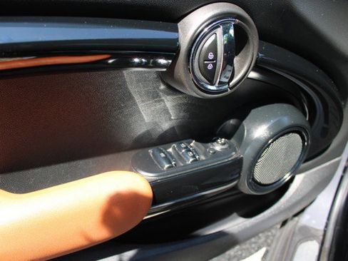 Used 2019 MINI Cooper S w/ Signature Upholstery Package FWD image 17