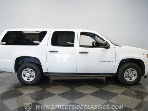 Used 2013 Chevrolet Suburban 2500 AWD/4WD image 15