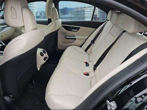 Used 2025 Mercedes-Benz C 300 4MATIC Sedan image 25