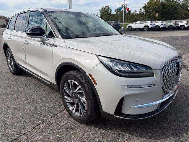 Used 2024 Lincoln Corsair AWD w/ Equipment Group 101A image 4