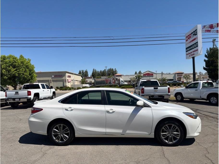 Used 2017 Toyota Camry SE FWD image 3
