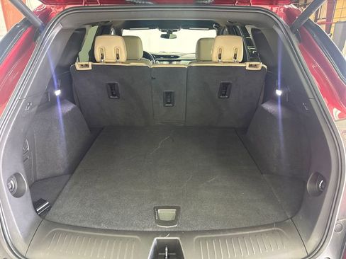 Used 2018 Cadillac XT5 FWD image 19