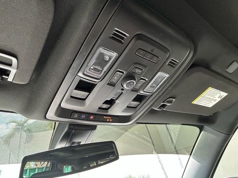 Used 2022 GMC Yukon Denali image 32