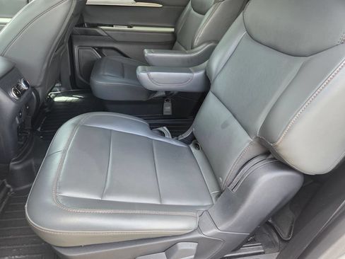 Used 2025 Ford Explorer Active w/ Active Comfort Package AWD/4WD image 23
