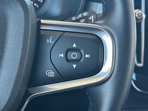 Certified 2025 Volvo XC40 B5 Plus AWD/4WD image 28