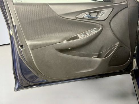 Used 2017 Chevrolet Malibu LS FWD image 17